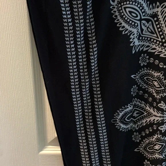 Black and White Paisley Coverup - Picture 2 of 2